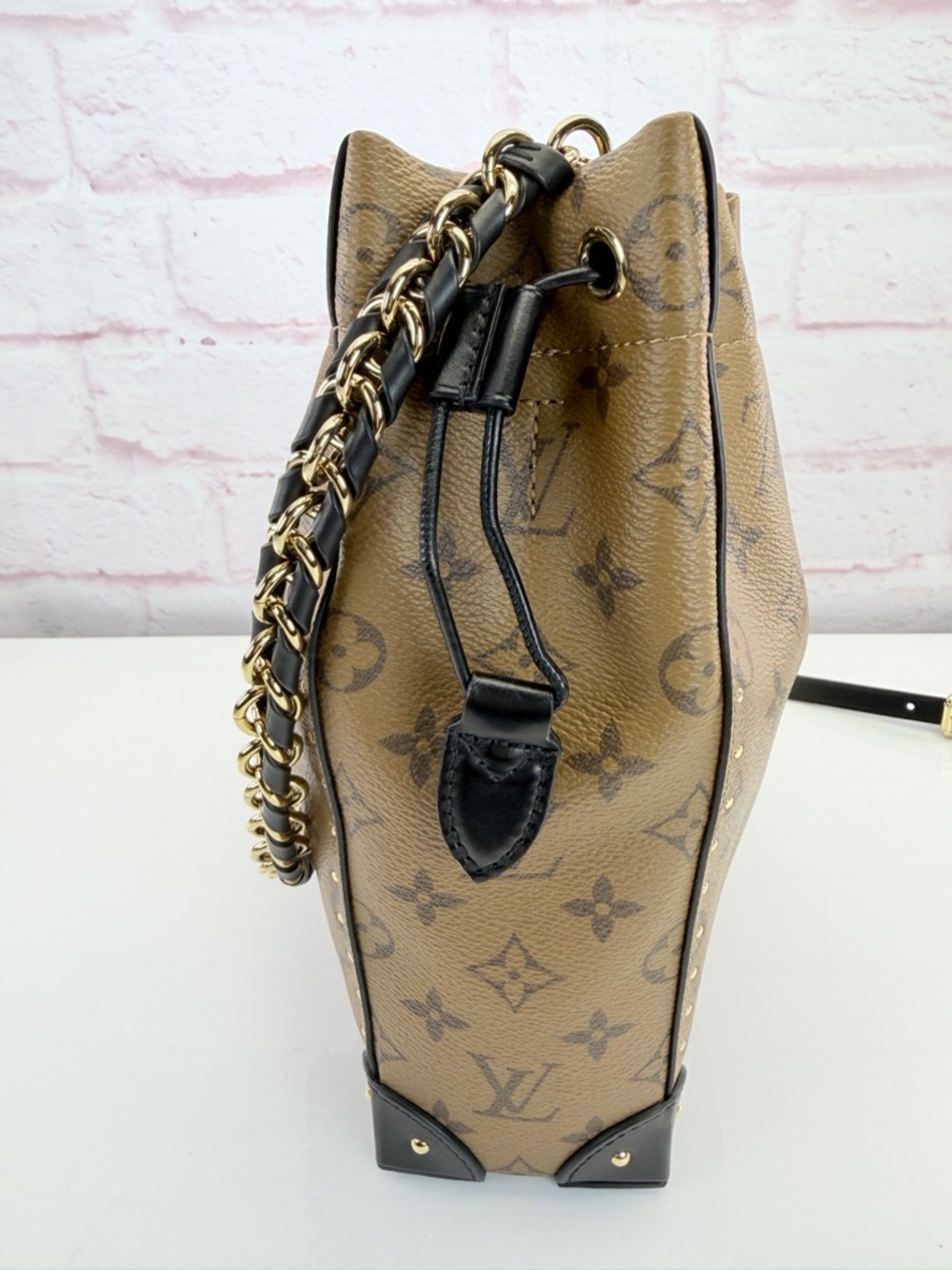 Louis Vuitton Noe Trunk PM Reverse Monogram Chain-Trim Shoulder Bucket Bag - Picture 4 of 13